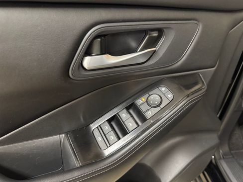 Used 2025 Nissan Rogue SV FWD image 7
