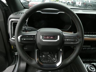 New 2025 GMC Canyon AT4