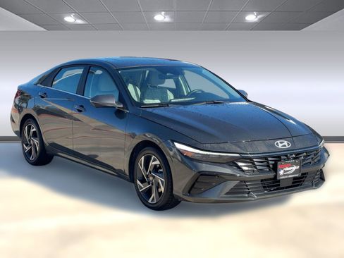 Used 2024 Hyundai Elantra Limited image 7