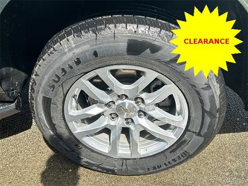 Used 2023 Chevrolet Suburban LT image 12