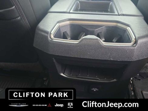 Used 2022 Toyota Tundra SR5 w/ SR5 Premium Package AWD/4WD image 15