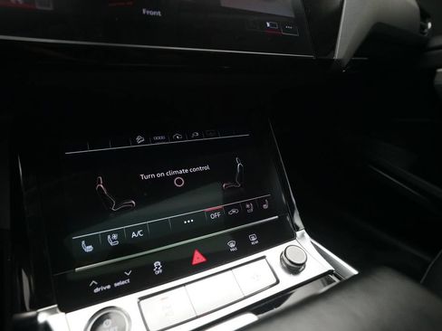 Used 2022 Audi e-tron Premium Plus w/ Premium Plus Package AWD/4WD image 21
