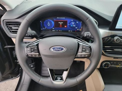 Certified 2022 Ford Escape Titanium image 28