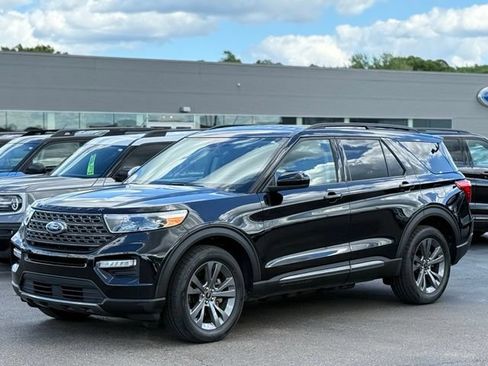 Used 2023 Ford Explorer XLT w/ Equipment Group 202A AWD/4WD image 33