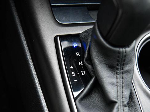 Used 2023 Toyota Camry SE image 24