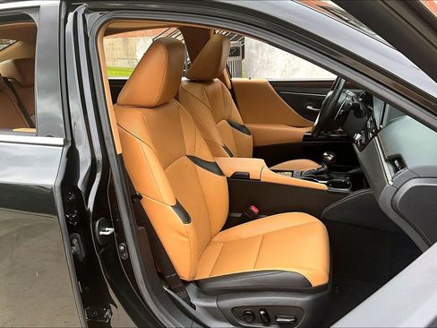 Used 2025 Lexus ES 350 w/ Premium Package FWD image 10