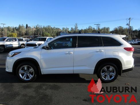 Used 2019 Toyota Highlander Limited image 10