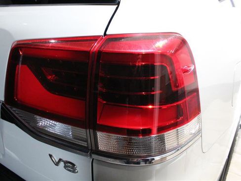 Used 2016 Toyota Land Cruiser image 11