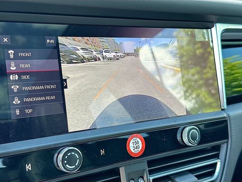 Certified 2026 Porsche Macan AWD/4WD image 17