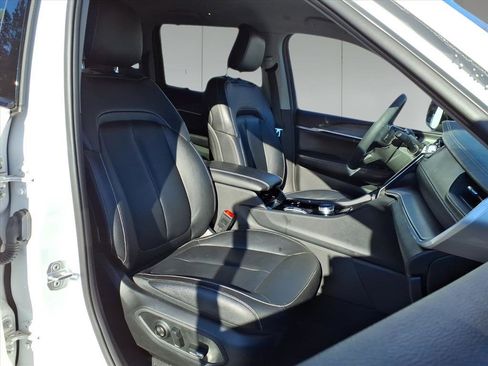 Used 2023 Jeep Grand Cherokee Limited w/ Black Appearance Package image 7