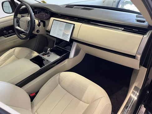 Used 2024 Land Rover Range Rover Long Wheelbase SE AWD/4WD image 43