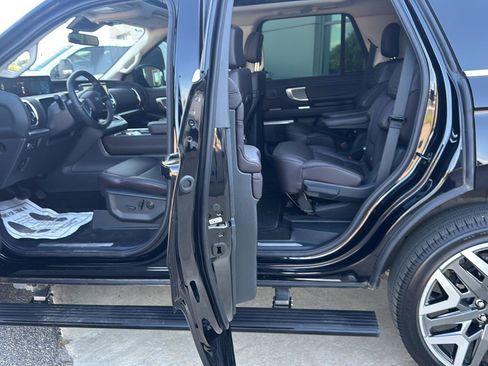 New 2025 Ford Expedition Platinum w/ Platinum Ultimate Package image 22