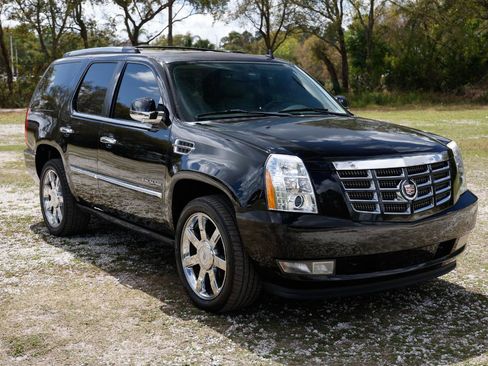 Used 2012 Cadillac Escalade Luxury image 15