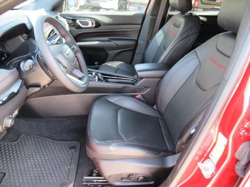 Certified 2025 Jeep Compass Trailhawk w/ Trailhawk Elite Group image 16