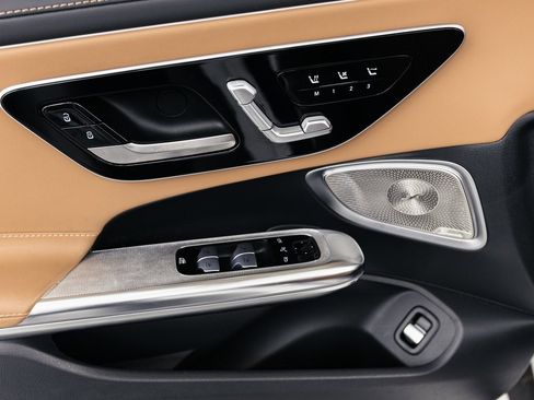 Used 2024 Mercedes-Benz CLE 300 4MATIC Cabriolet image 7