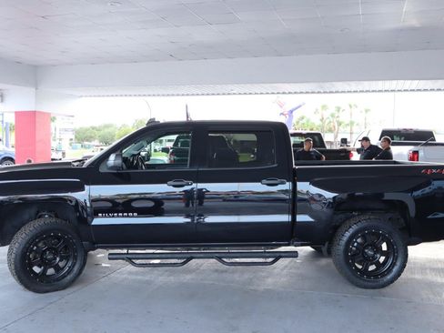 Used 2018 Chevrolet Silverado 1500 Custom w/ Custom Value Package AWD/4WD image 7