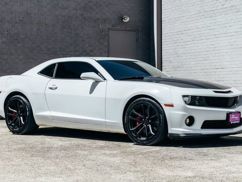 Used 2013 Chevrolet Camaro SS w/ SS Performance Package RWD image 33