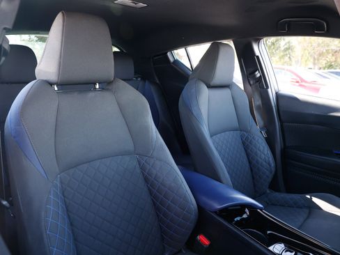 Used 2020 Toyota C-HR XLE image 18