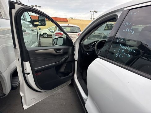 Used 2022 Ford Escape SE image 7