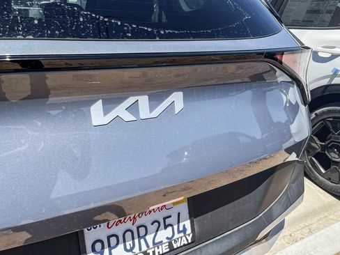 Used 2025 Kia Sportage EX FWD image 12