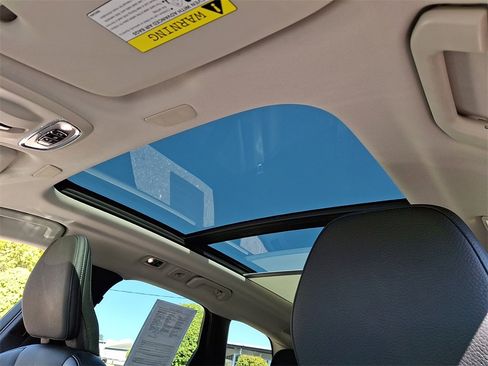 Used 2019 Volvo XC60 T6 Momentum w/ Premium Package image 15