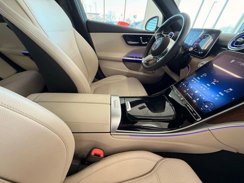 Used 2023 Mercedes-Benz C 300 4MATIC Sedan w/ Exclusive Trim Package image 20