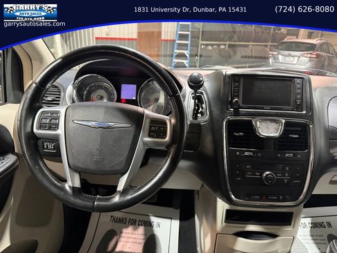 Used 2014 Chrysler Town & Country Touring image 15