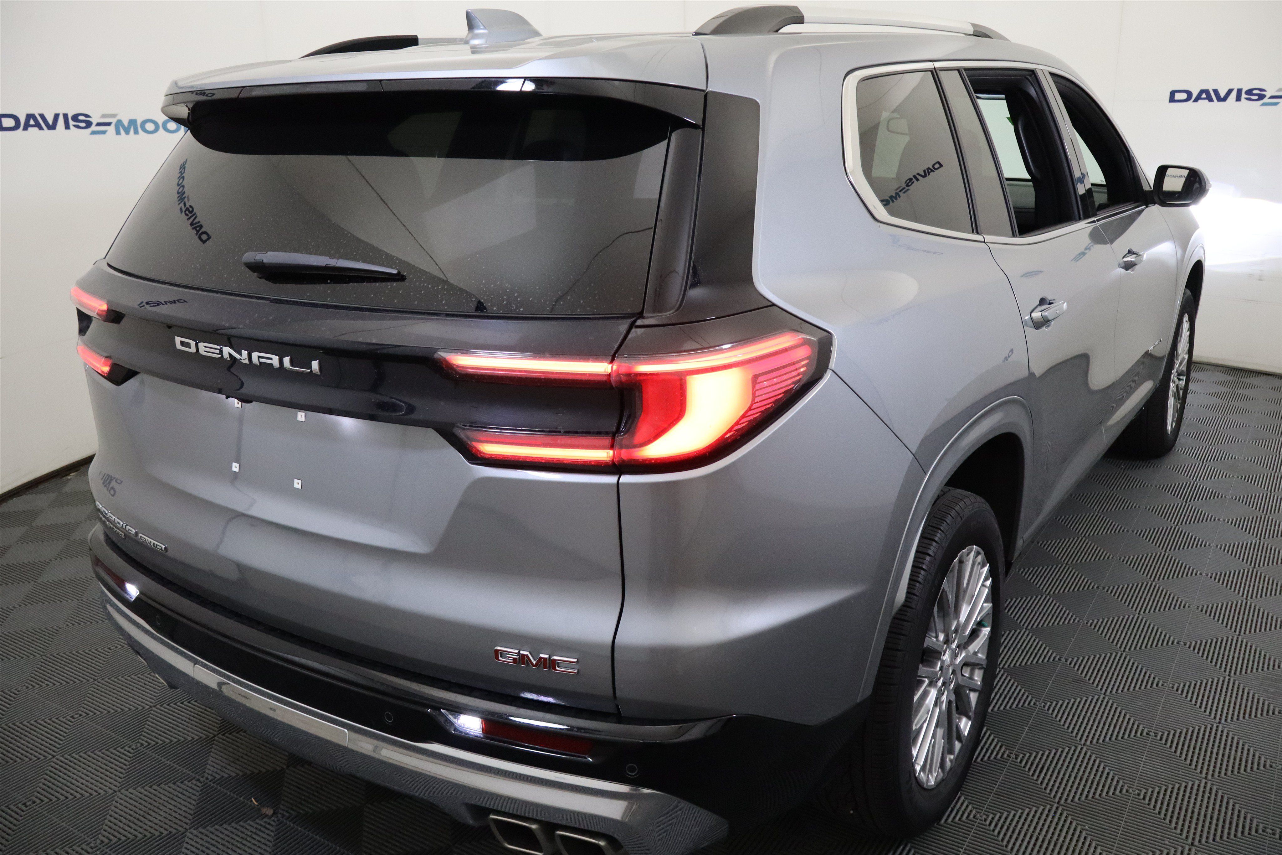 Used 2025 GMC Acadia Denali w/ LPO, Floor Liner Package AWD/4WD image 6