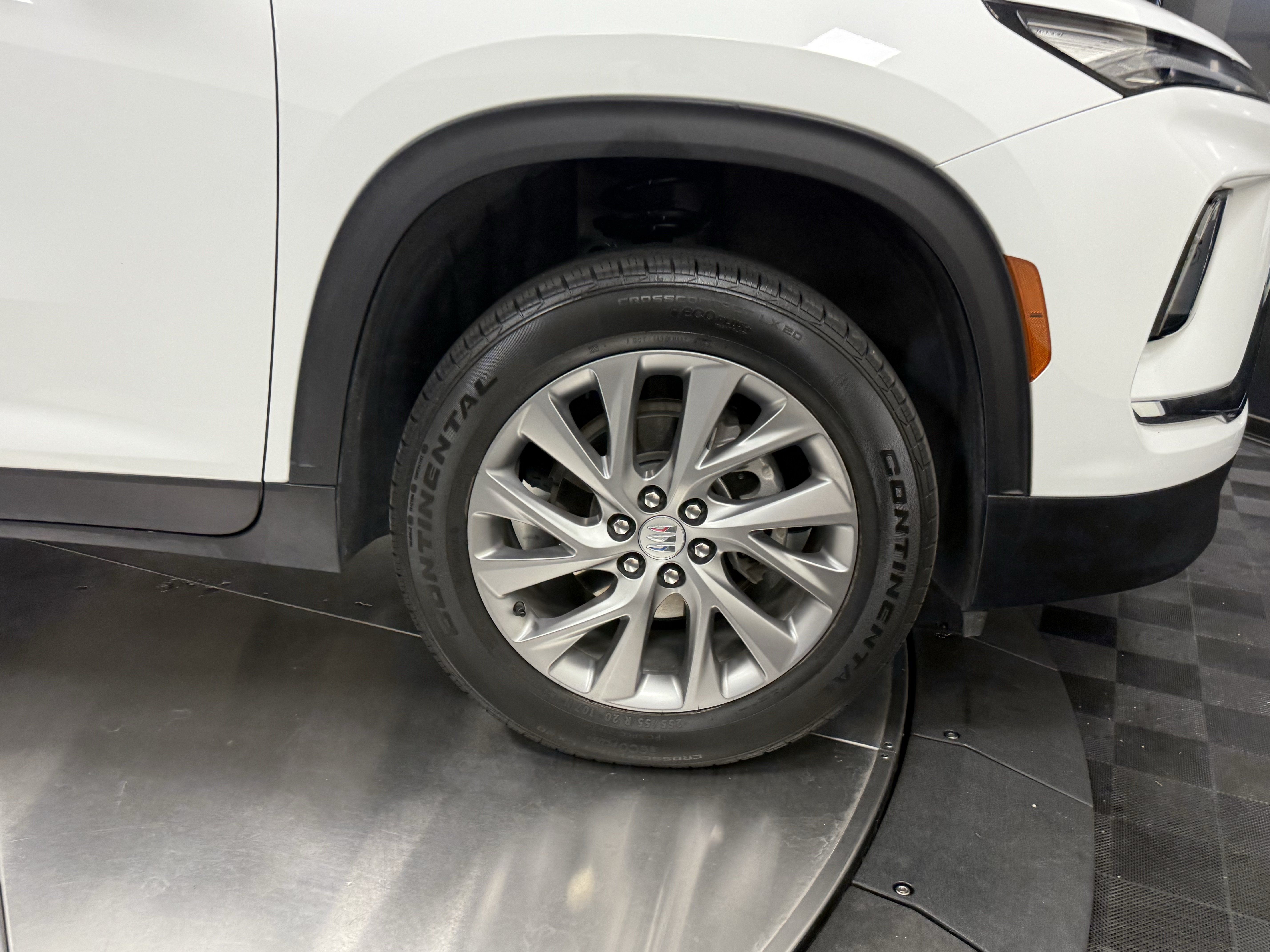Used 2025 Buick Enclave Preferred FWD image 9