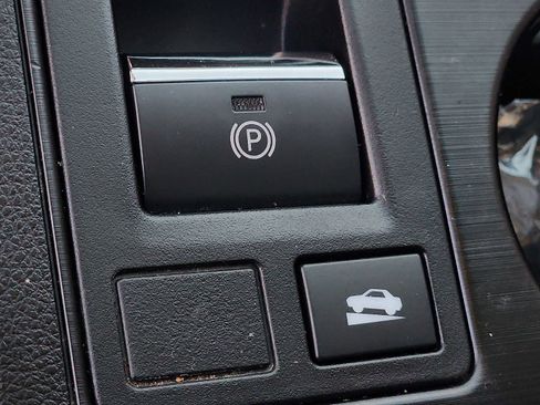 Used 2017 Subaru Legacy 2.5i Sport image 25