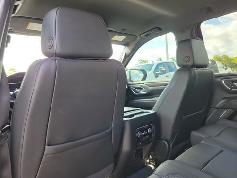 Used 2024 Chevrolet Suburban LT RWD image 16