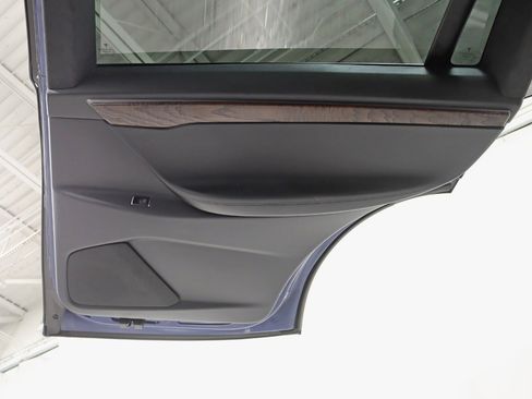 Used 2018 Tesla Model X 75D image 33