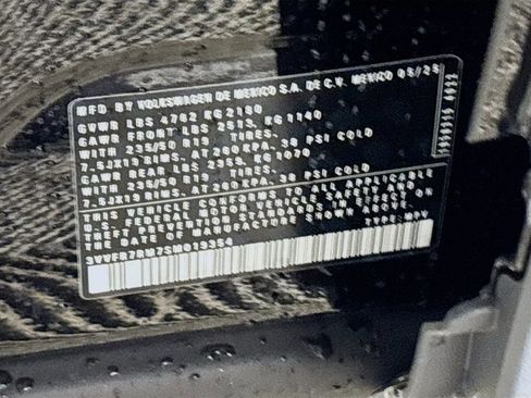 New 2025 Volkswagen Tiguan SE image 24