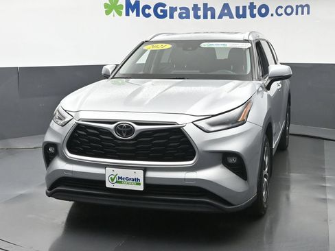 Used 2021 Toyota Highlander XLE AWD/4WD image 27