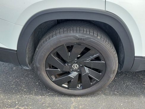 Used 2025 Volkswagen Atlas SE AWD/4WD image 7