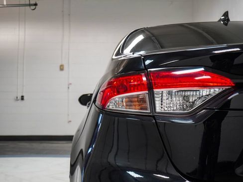 Used 2025 Toyota Corolla LE FWD image 32