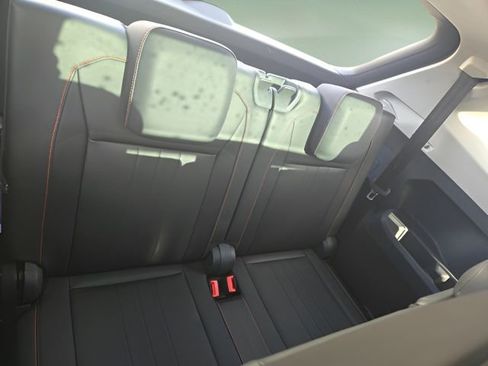 Used 2024 Volkswagen Tiguan Wolfsburg Edition image 33