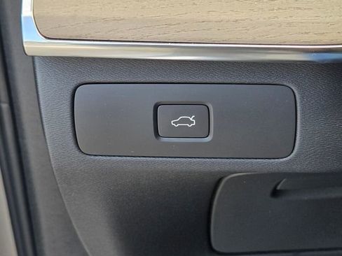 New 2026 Volvo XC90 B5 Plus image 26