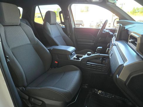 Used 2025 Toyota 4Runner SR5 AWD/4WD image 21