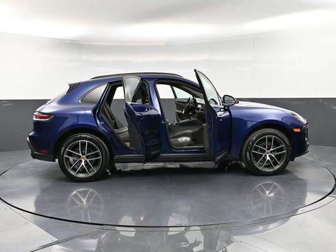 Certified 2025 Porsche Macan AWD/4WD image 36