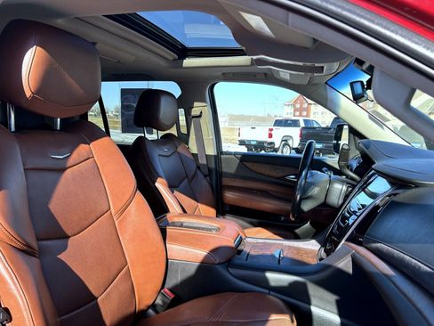 Used 2017 Cadillac Escalade Luxury image 22