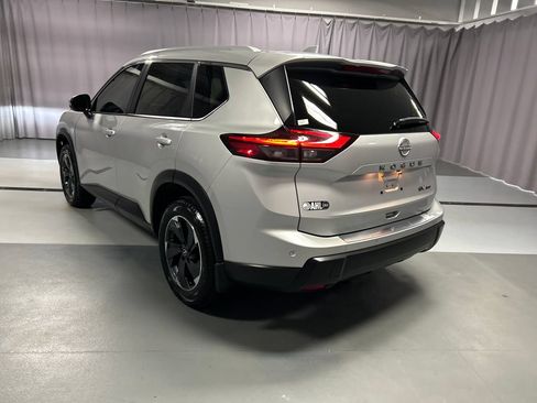 Used 2024 Nissan Rogue SV w/ SV Premium Package AWD/4WD image 5