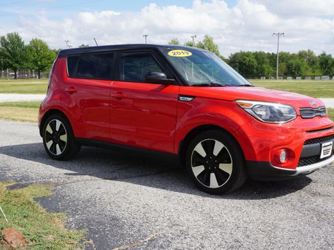 Used 2019 Kia Soul + image 5