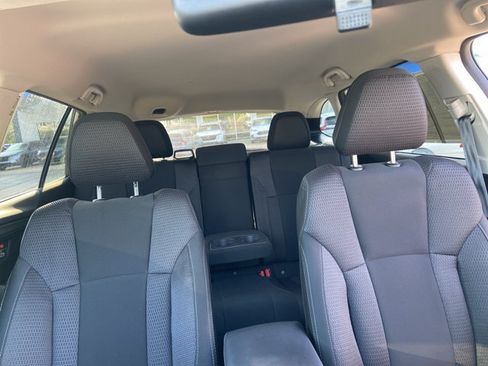 Used 2024 Subaru Outback Premium AWD/4WD image 23