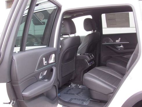Used 2023 Mercedes-Benz GLS 450 4MATIC image 14