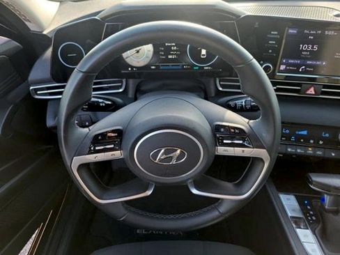 Used 2022 Hyundai Elantra SEL w/ Convenience Package FWD image 23