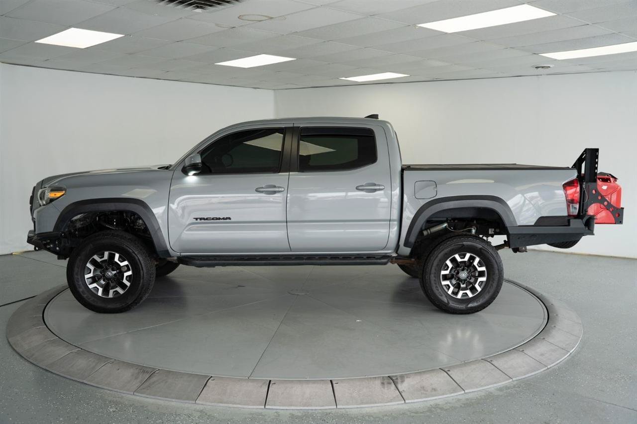 Used 2019 Toyota Tacoma TRD Off-Road AWD/4WD image 4