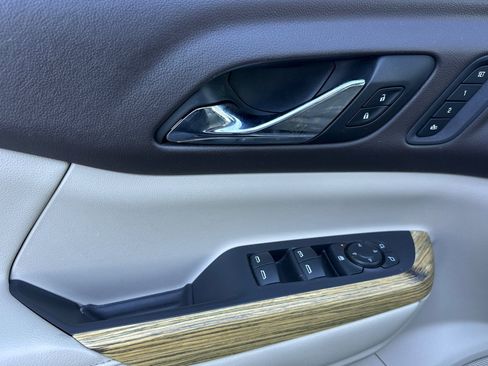 Used 2017 GMC Acadia Denali w/ Technology Package image 12