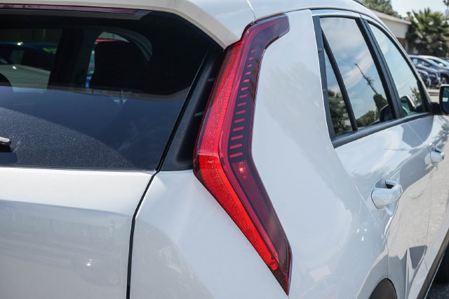 Certified 2025 Kia Niro EX FWD image 10