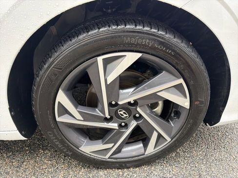 Used 2025 Hyundai Elantra Sport image 34